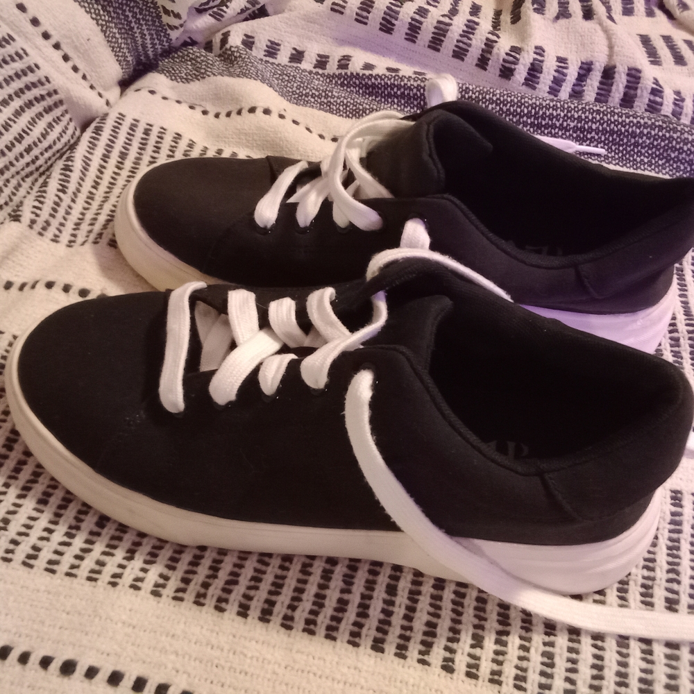 Size 9 Sneakers